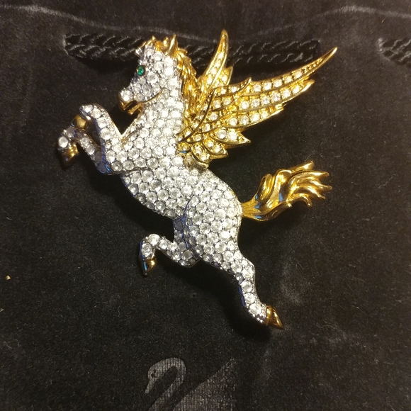Swarovski ペガサス ブローチ m_6148e5277ec30c576e33cad0.jpg